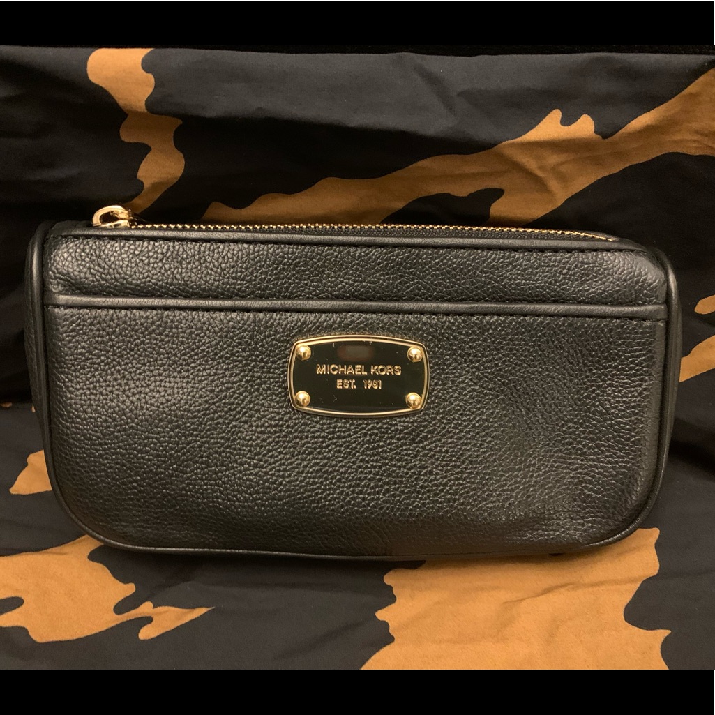 Jet Set Leather Travel Pouch